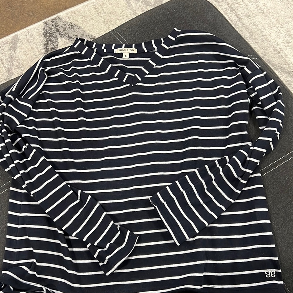 Albion long sleeve top~ size L~ navy and white